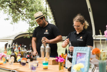 Große Vielfalt an Cocktails bei der Vintage Bullibar